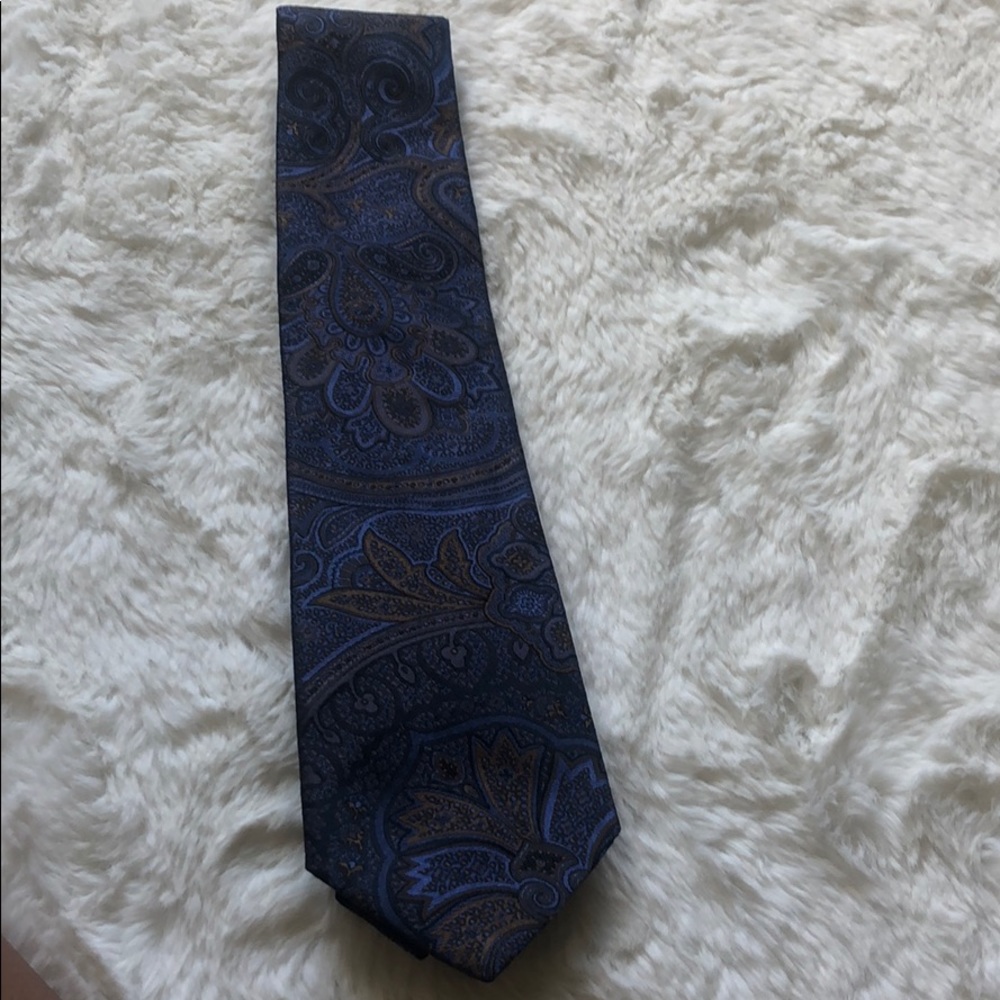 Paisley tie